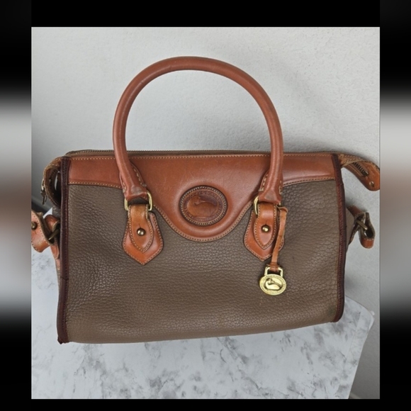 Dooney & Bouke Purse - Picture 1 of 11